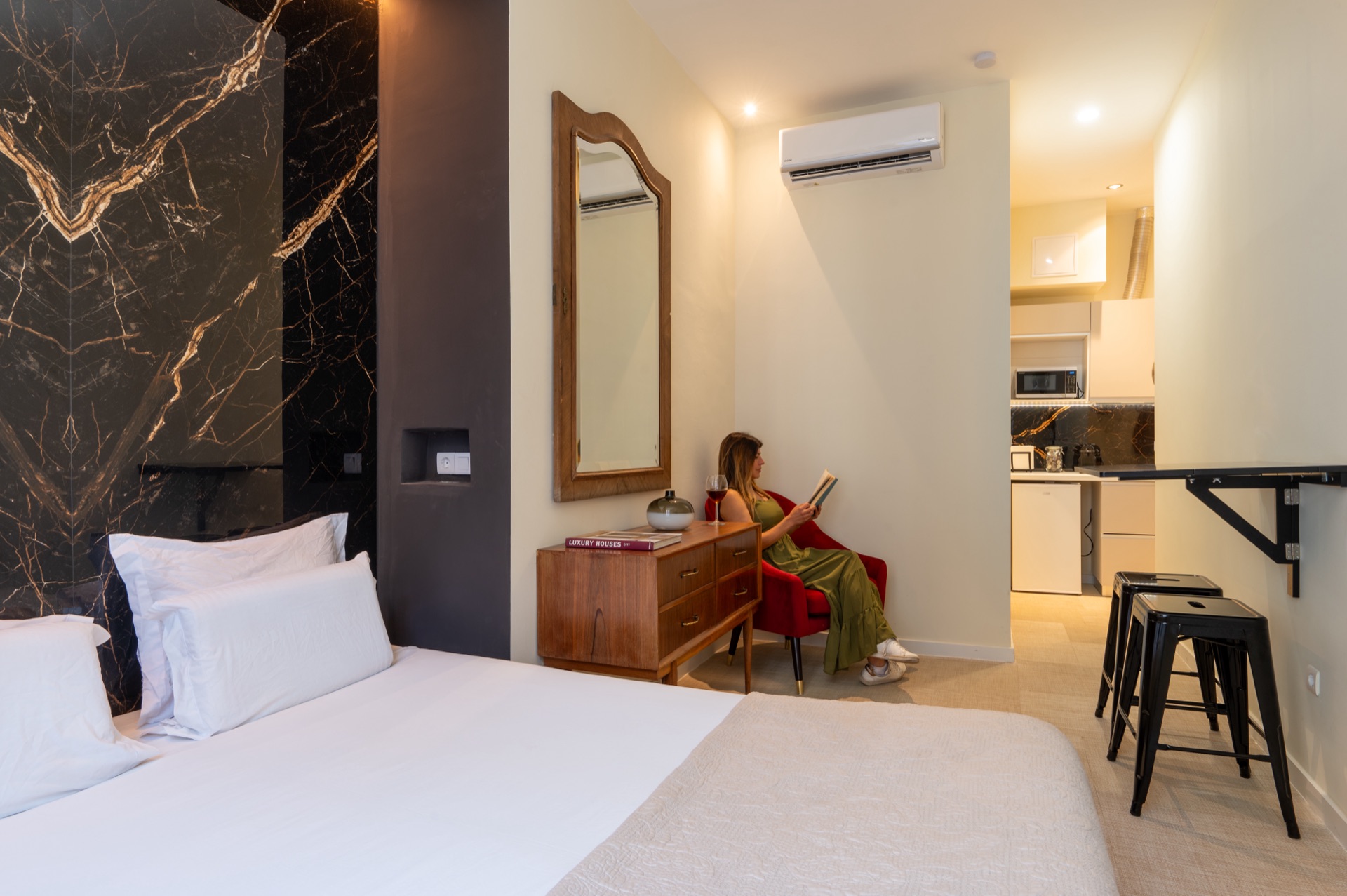 Romantic Studio with Jacuzzi